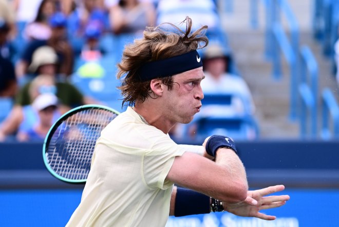 Tứ kết Cincinnati Open: Medvedev thắng siêu tốc, Zverev nhẹ nhàng vào bán kết - 2