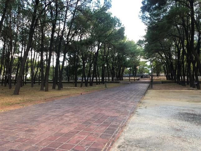 Bên trong di tích đàn Nam Giao