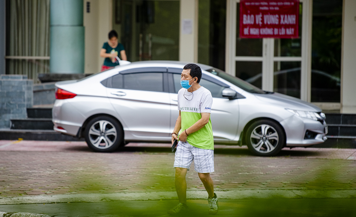 Hà Nội kiên quyết yêu cầu người dân “ai ở đâu thì ở đó” nhằm khống chế sự lây lan, bóc tách F0 ra khỏi cộng đồng và kiểm soát tốt tình hình dịch bệnh trong thời gian giãn cách xã hội.