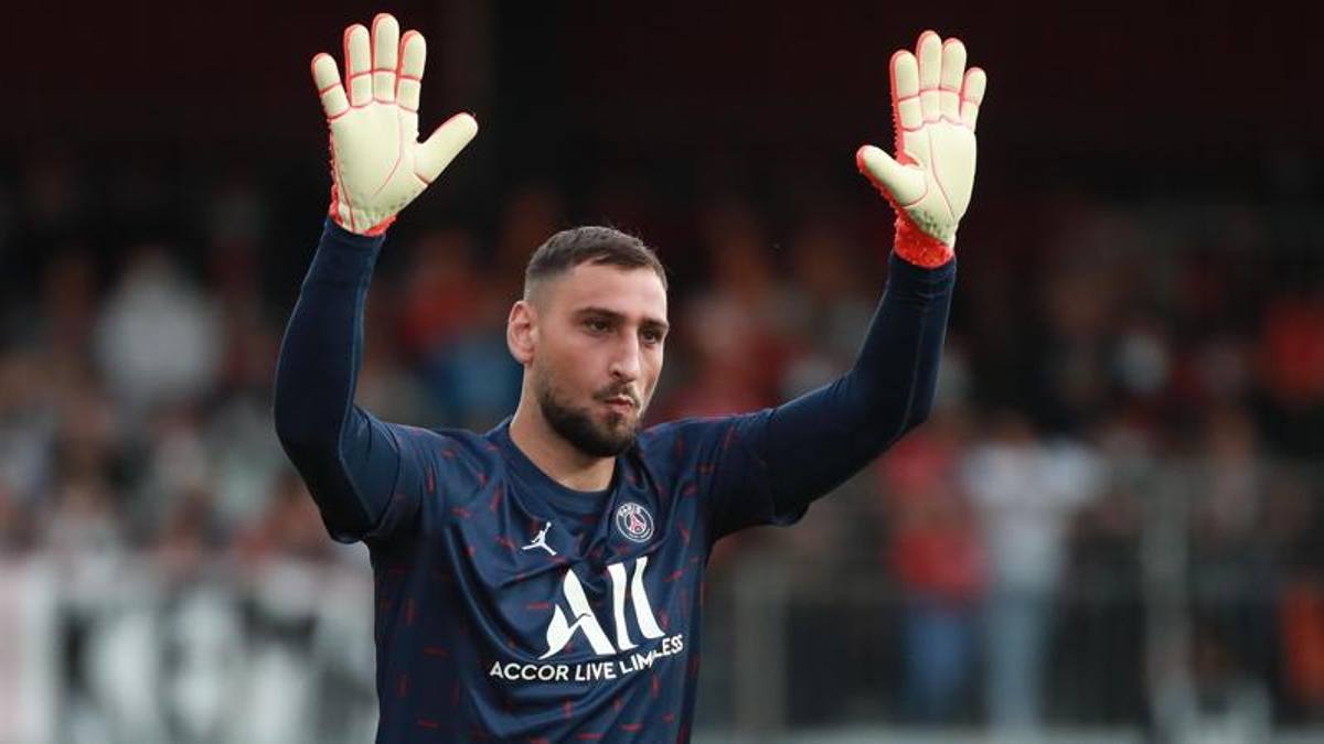 Donnarumma không ngại cạnh tranh với Navas