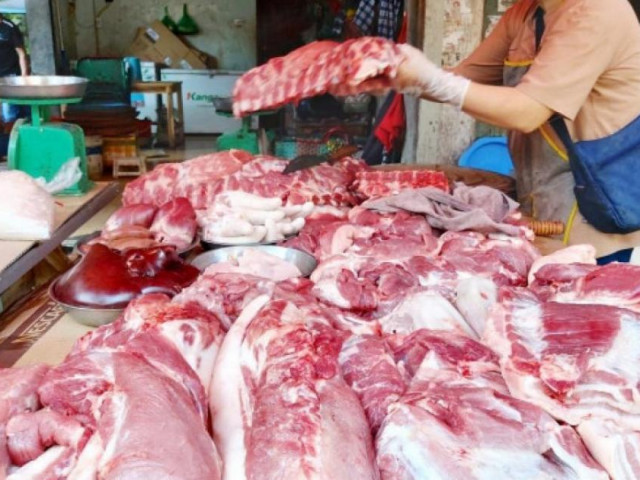 Thị trường - Tiêu dùng - Giá thịt lợn trong nước vẫn chỉ thấp trên... tivi