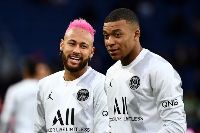 Mbappe không quá thân thiết với các cầu thủ PSG, thậm chí từng "lên mặt" với Neymar