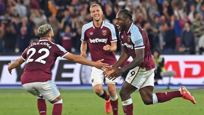 West Ham bất ngờ vươn lên ngôi đầu bảng