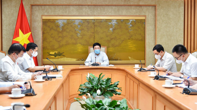 Phó Thủ tướng Phạm Bình Minh chủ trì cuộc họp với Tổ công tác của Chính phủ về ngoại giao vắc-xin. Ảnh: Tuấn Anh