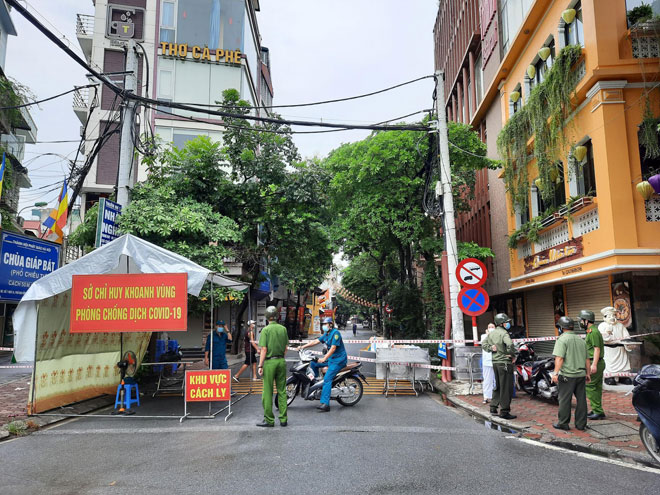 &nbsp;UBND phường Giáp Bát (quận Hoàng Mai, Hà Nội) đã ban hành thông báo tạm thời phong tỏa khu vực từ đầu ngõ 286 đường Giáp Bát đến cuối ngõ 897 Giải Phóng.