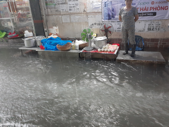 Người Hải Phòng bàng hoàng sau một đêm, phố thành sông, ô tô ngập gần tới nóc - 5