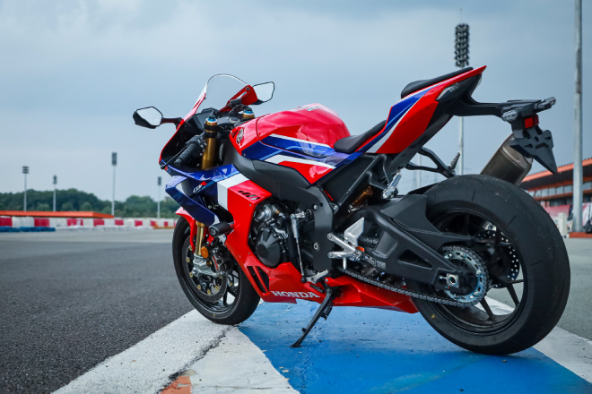 Soi Honda CBR1000RR-R Fireblade và Fireblade SP mới, giá tiền tỷ ở Việt Nam - 3