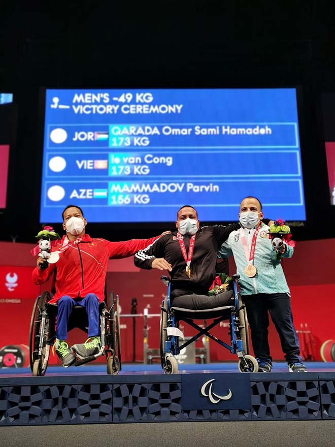 Thể thao Việt Nam đón tin vui: Lê Văn Công ngoạn mục giành HCB Paralympic - 2