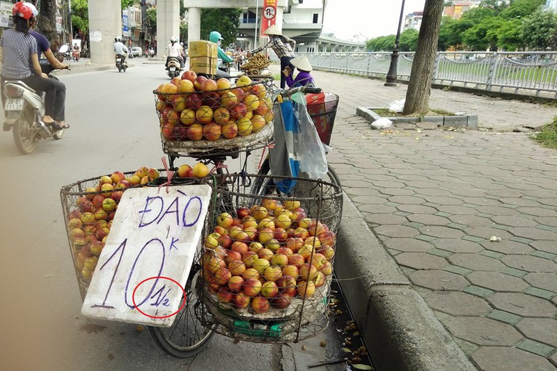 Đào 10.000 đồng 1/2 kg