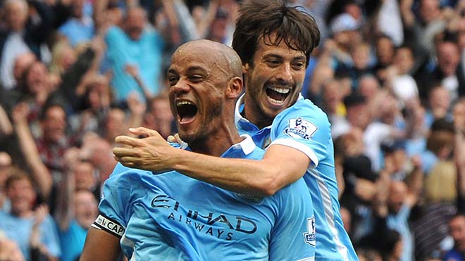 Kompany và Silva được Man City dựng tượng