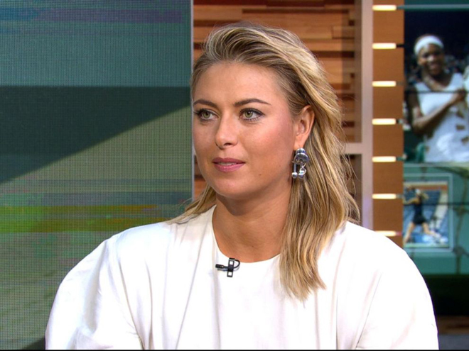 Maria Sharapova. Trong năm 2007, Ronaldo và "Búp bê" quần vợt Nga Sharapova được đồn đoán cặp kè, tuy nhiên cả hai đều không thừa nhận về chuyện này.