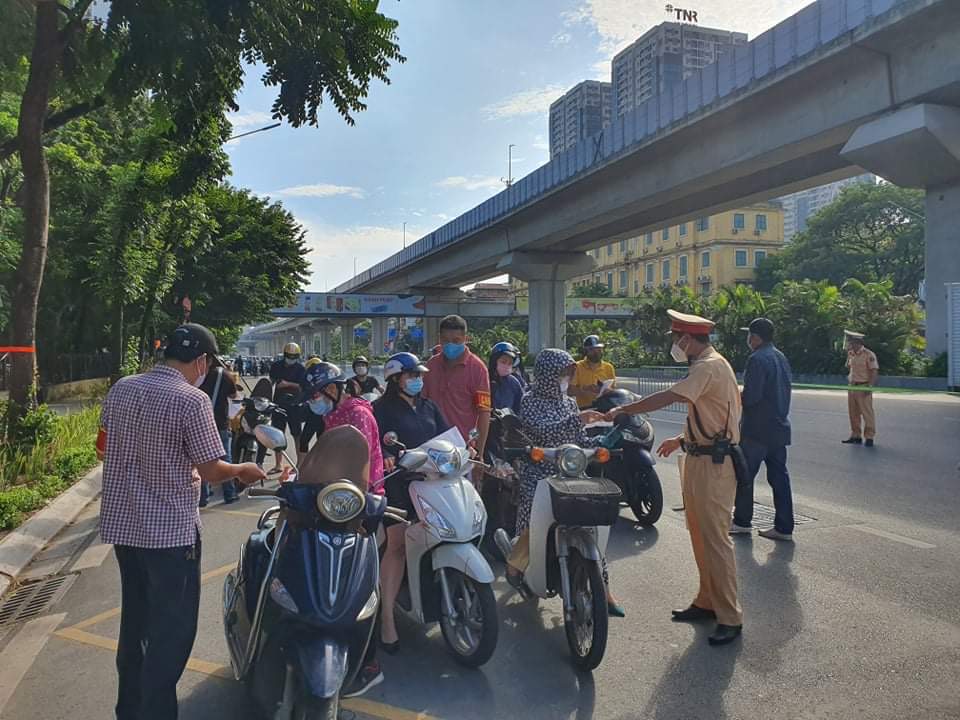 Tổ tuần tra kiểm soát cơ động mạnh tăng cường thêm 6 tổ làm nhiệm vụ trên đường phố Hà Nội