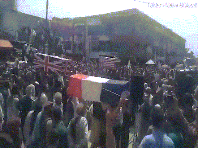 Video: Taliban phủ cờ Mỹ, Anh, Pháp lên quan tài, diễu hành mừng chiến thắng