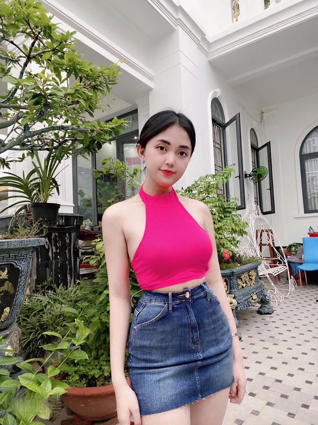 Hương Giang sở hữu gương mặt xinh xắn như búp bê.&nbsp;
