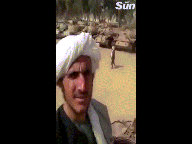 Video: Taliban lần đầu chiếm được xe tăng của quân đội Afghanistan