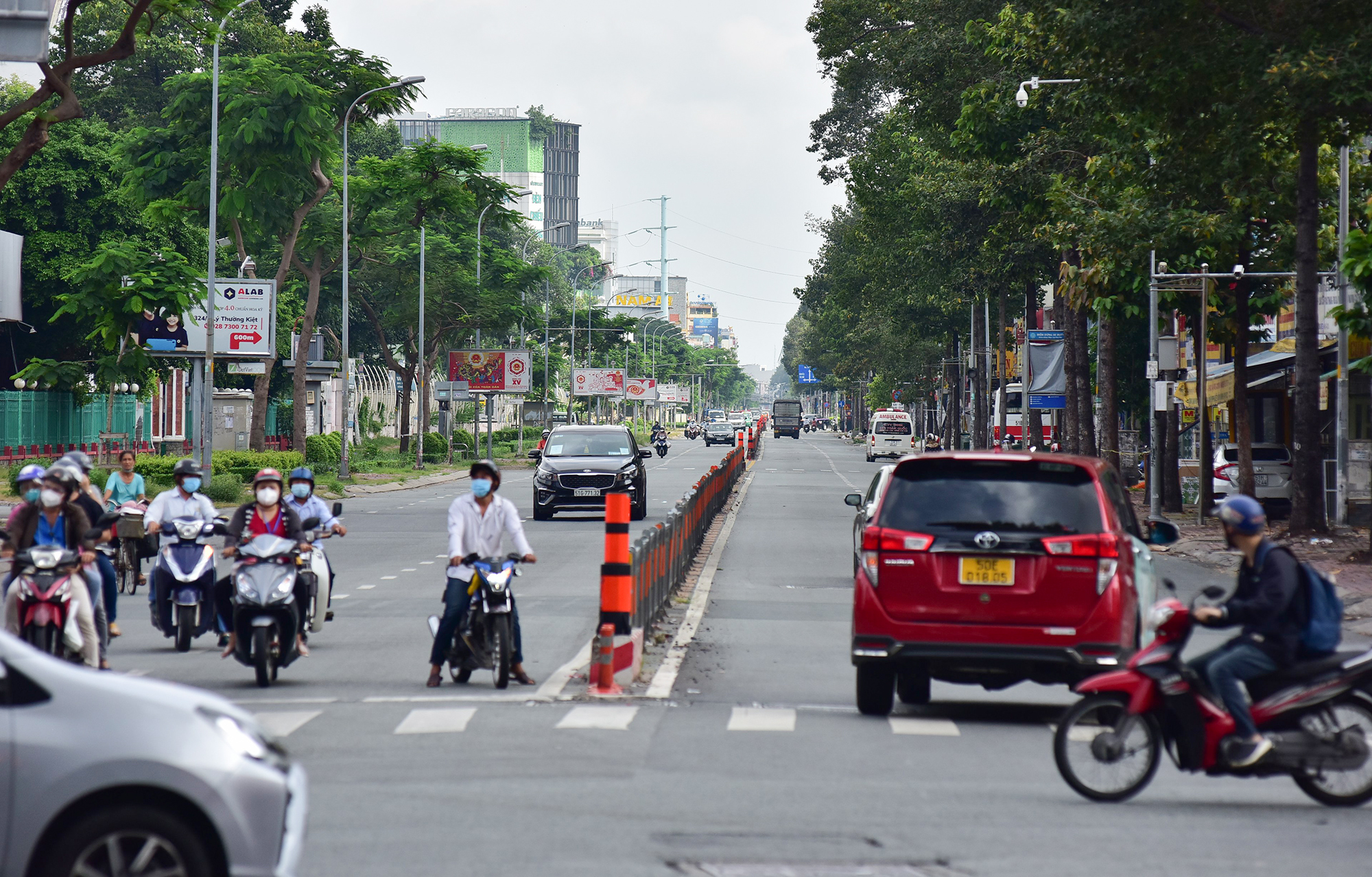 Thông tin tại cuộc họp Ban chỉ đạo phòng, chống dịch COVID-19 TPHCM chiều 31/8, Thượng tá Lê Mạnh Hà – Phó trưởng Phòng Tham mưu, Công an TP.HCM cho biết, trong 24 giờ qua, tình hình giao thông trên địa bàn tương đối ổn định, không có tình trạng tăng/giảm đột biến và ùn tắc tại các chốt kiểm soát. Người dân chấp hành nghiêm chỉnh việc quét mã QR Code để khai báo y tế qua phần mềm của Bộ Công an.