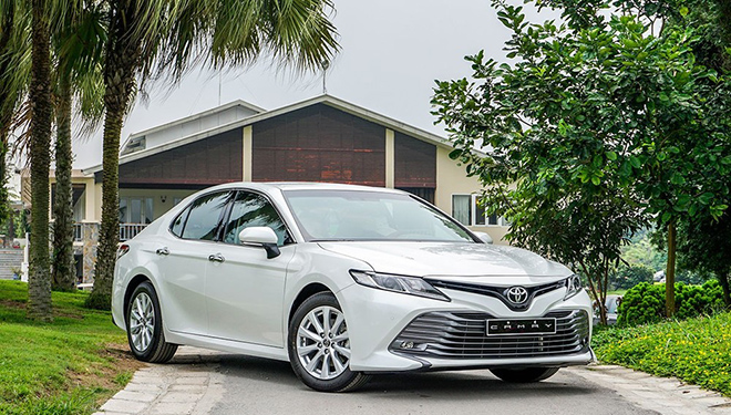 Đại lý giảm giá 40 triệu đồng cho cả hai phiên bản Toyota Camry - 5