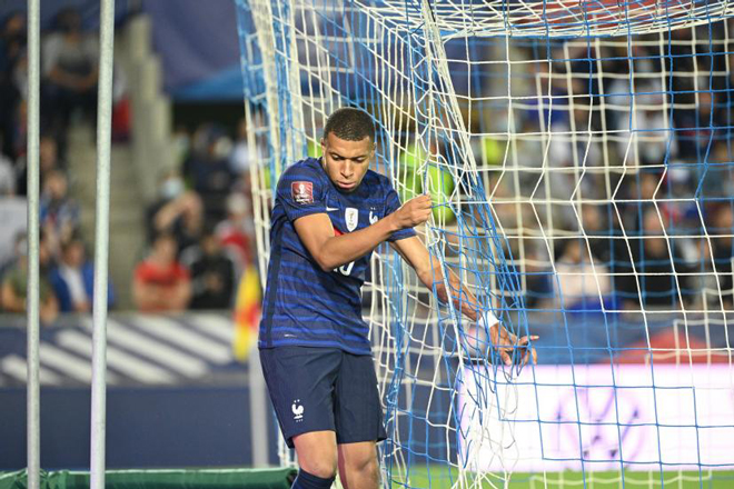 Mbappe chấn thương trong trận đấu giữa Pháp và Bosnia