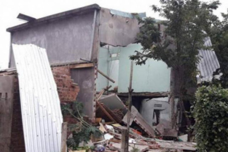 Quảng Nam: Cặp vợ chồng tử vong sau tiếng nổ lớn, căn nhà cấp 4 sập đổ
