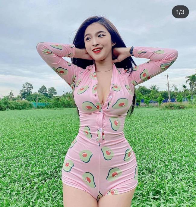 Jumpsuit là một trong những món đồ thời trang tạo nên xu hướng trong thời gian qua, được nhiều người yêu thích.
