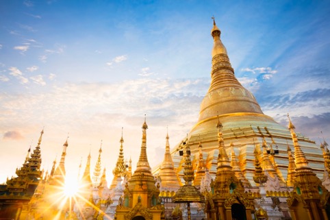 Lóa mắt với tòa tháp dát 7 tấn vàng của Myanmar - 1