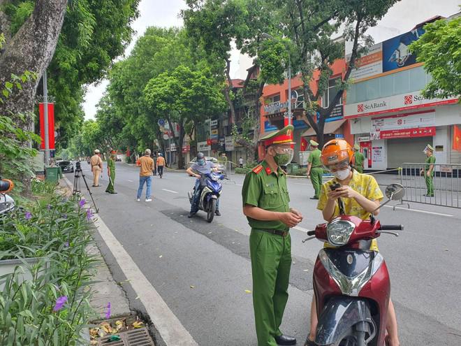 Công tác cấp giấy đi đường và kiểm tra đối với người ra đường sẽ được làm chặt chẽ, đảm bảo hiệu quả yêu cầu giãn cách, phòng, chống dịch