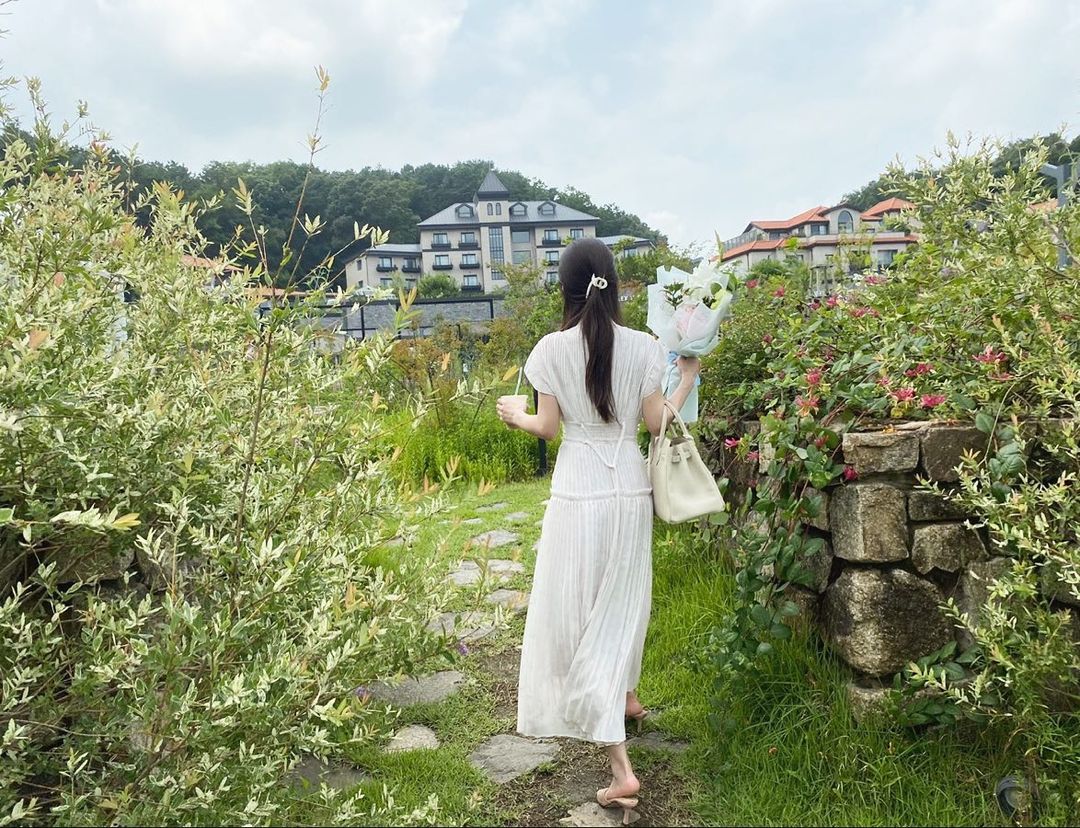 MC Hàn Quốc gây xôn xao vì chiếc áo không phù hợp - 11