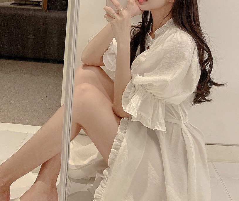 MC xứ Hàn gây xôn xao vì chiếc áo không phù hợp - 10