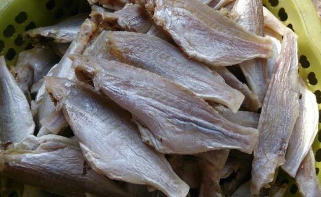  Trên thị trường, cá đù 1 nắng được bán với giá từ 150.000 đồng - 300.000 đồng/kg tùy loại.
