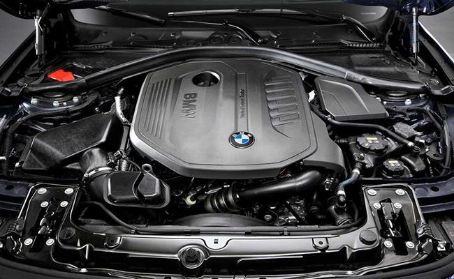 BMW X4 được cung cấp sức mạnh bởi động cơ tăng áp 4 xy lanh dung tích 2.0. Cỗ máy này sản sinh ra công suất tối đa 248 mã lực và mô-men xoắn cực đại 350Nm.  
