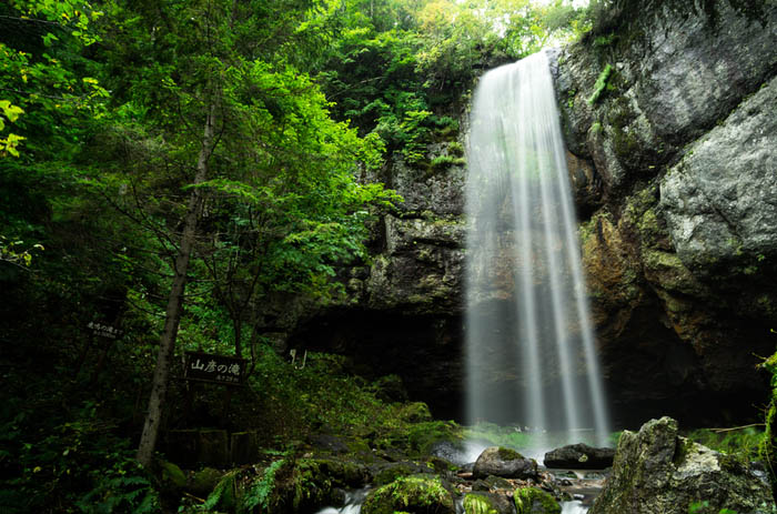 Khung cảnh tuyệt đẹp đằng sau 10 thác nước &#34;hot&#34; nhất Nhật Bản - 1