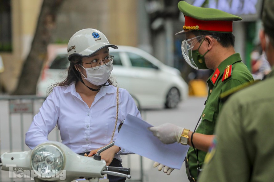 Kiểm tra lý do người dân ra đường