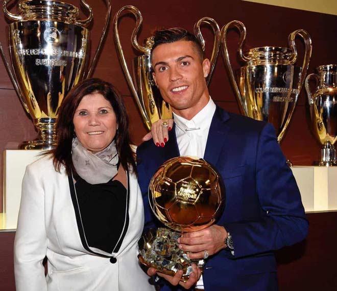 CR7 tiết lộ lý do bất ngờ về việc thường ngăn cấm mẹ mình, bà Maria Dolores Aveiro đến sân cổ vũ anh thi đấu