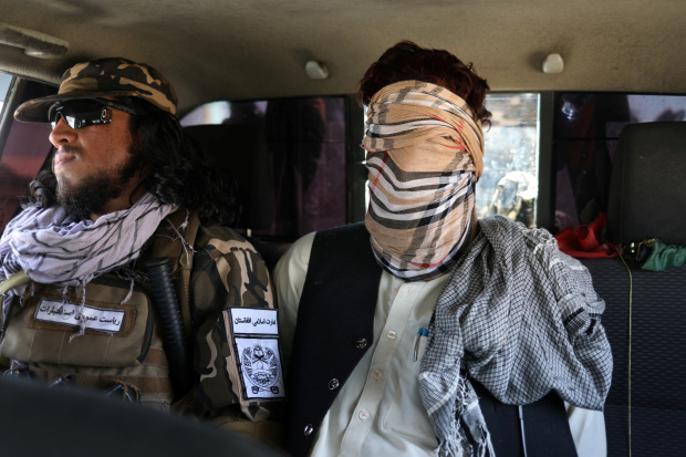 Đặc nhiệm Taliban bắt giữ nghi can khủng bố IS.