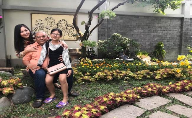 Được biết, ngoài khu vườn tiền tỷ ra vợ chồng nghệ sĩ Hồng Vân cùng con gái út đang sống tại căn biệt thự khá khang trang, có vườn rộng tại TP.HCM.
