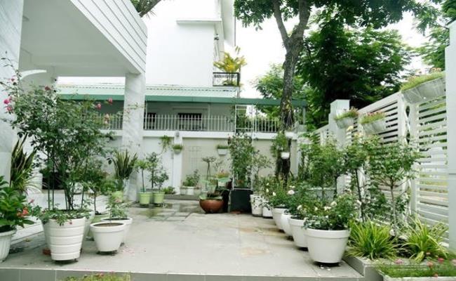Hiện tại, gia đình Quyền Linh - Dạ Thảo đang sống tại 1 căn biệt thự sang trọng tại quận 7, thành phố Hồ Chí Minh.
