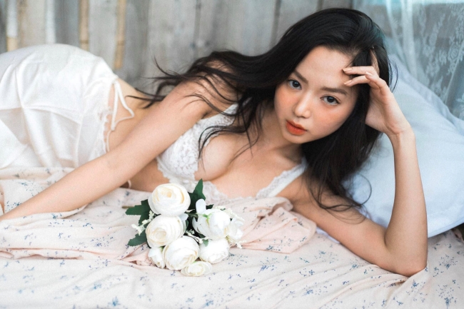 Vì gương mặt trẻ thơ nên ít người nghĩ rằng Kim Chi sinh năm 1999 năm nay cô đã bước sang tuổi 22.
