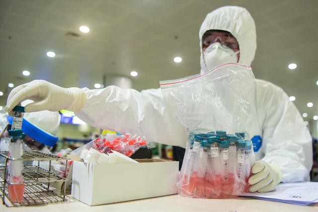 Chuyên gia nói về nguy cơ lây lan virus của ca tái nhiễm SARS-CoV-2 tại Hà Nội - 1