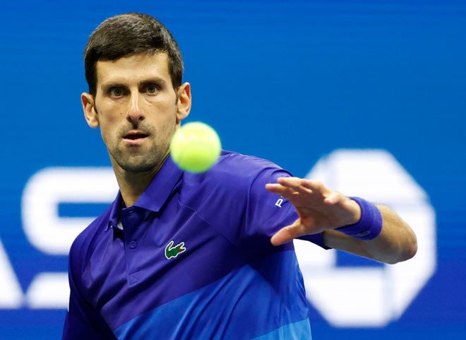 Novak Djokovic bỏ lỡ 1 cơ hội giành break ngay game mở màn trận đấu