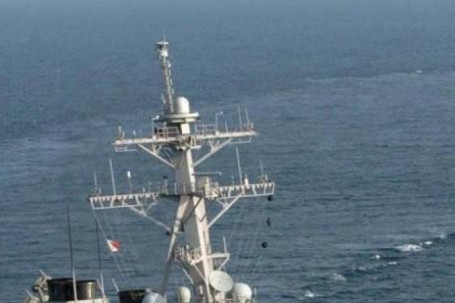 Tàu chiến Mỹ thách thức luật an toàn hàng hải mới của Trung Quốc