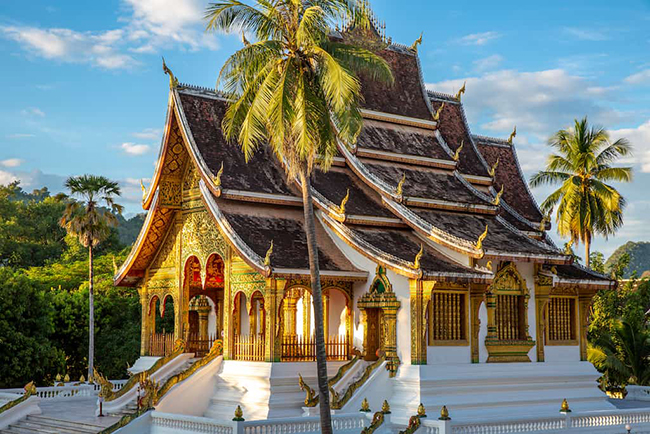 Pha That Luang là di tích quan trọng nhất của đất nước Lào và là nguồn tự hào to lớn đối với người dân Lào. Đây là một bảo tháp lớn bằng vàng với hình ảnh lấp lánh có thể dễ dàng nhận ra&nbsp;từ xa.&nbsp;
