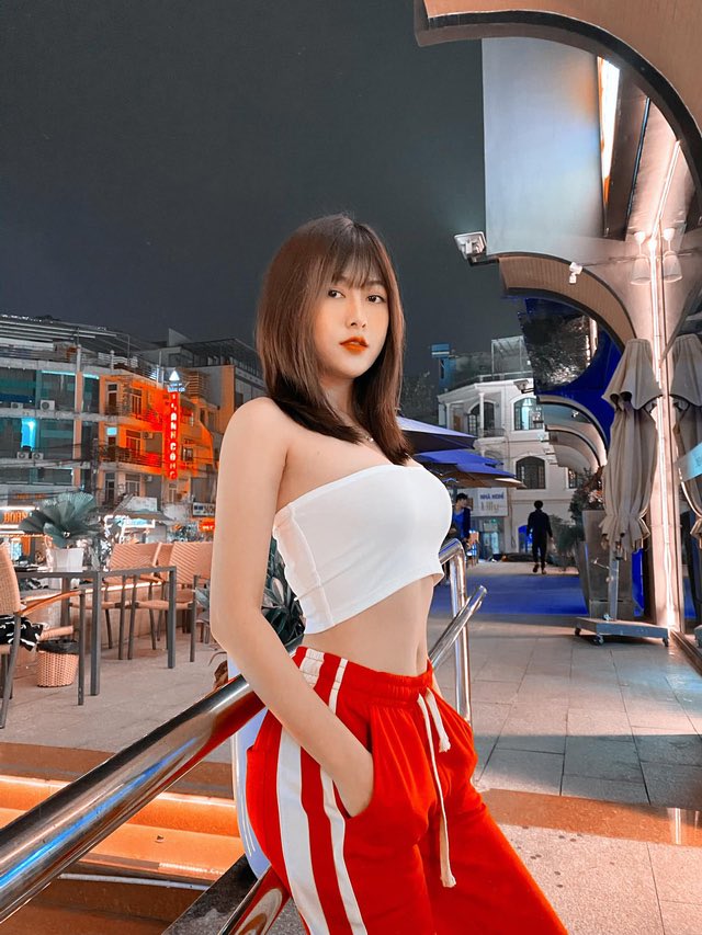 Nguyễn Trà My là hot girl xứ Huế được nhiều người biết đến nhờ nhan sắc xinh đẹp cùng thành tích học tập đáng nể.