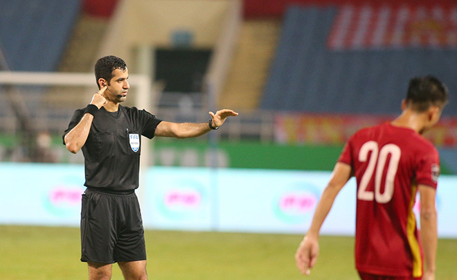 Có đúng trọng tài người Qatar xin lỗi ĐT Việt Nam vì giúp Australia thoát penalty? - 1