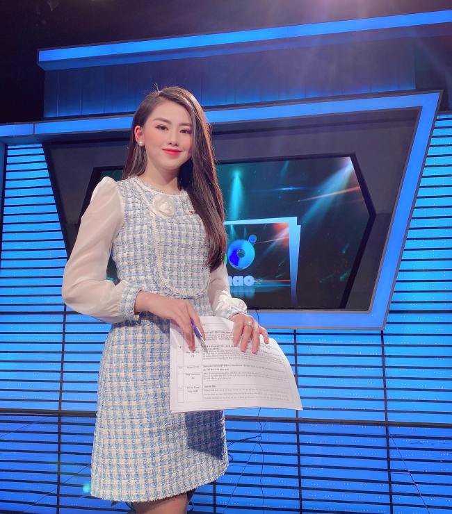 Trước khi trở thành MC của bản tin thể thao đài truyền hình VTV, Đinh Ngọc Mai từng theo học trường Đại học Văn hoá Hà Nội.
