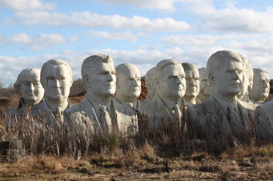 Cánh đồng kỳ lạ chứa 42 tượng bán thân của tổng thống Mỹ - 1