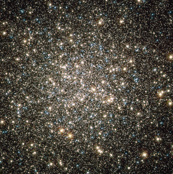 Cụm sao cầu Messier 13 - Ảnh: HUBBLE/NASA/ESA