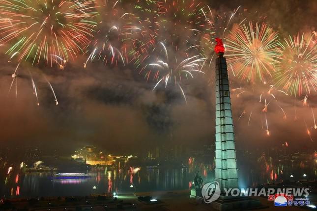 Hãng thông tấn Trung ương Triều Tiên (KCNA) cho biết lễ duyệt binh đã diễn ra tại quảng trường Kim Il-sung (thủ đô Bình Nhưỡng) nhân kỉ niệm 73 năm ngày Quốc khánh 9/9. Ảnh: Yonhap