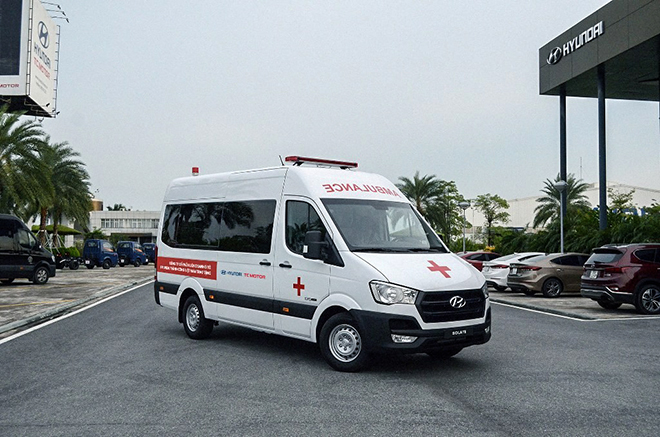Hyundai Việt Nam trao tặng 10 xe cấp cứu Solati cho các tỉnh chống dịch - 1