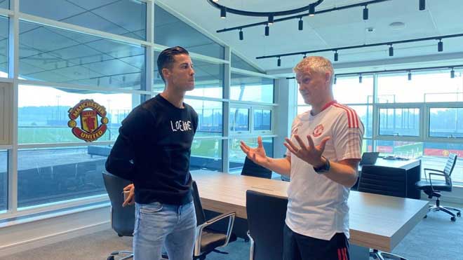 Ronaldo thừa nhận sẽ gây sức ép với ông thầy Solskjaer để xếp anh ra sân thi đấu cuối tuần này