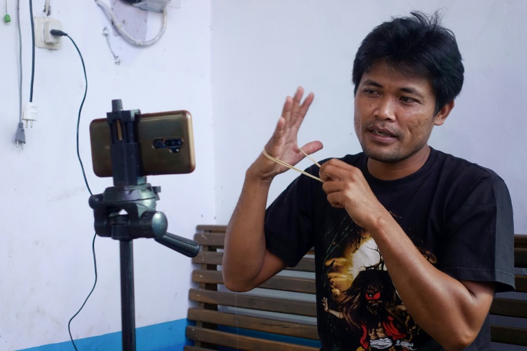 Siswanto là một người thợ sửa xe nghèo đói ở một thị trấn hẻo lánh ở Java trước khi được tiếp cận với Internet (Nguồn: Bnagkokpost).